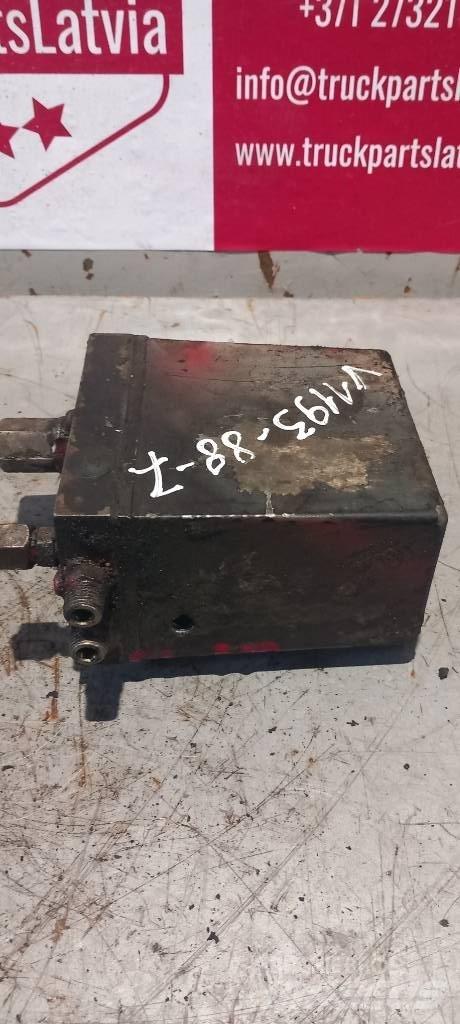 Volvo FH 12.     1075296 Hydraulique