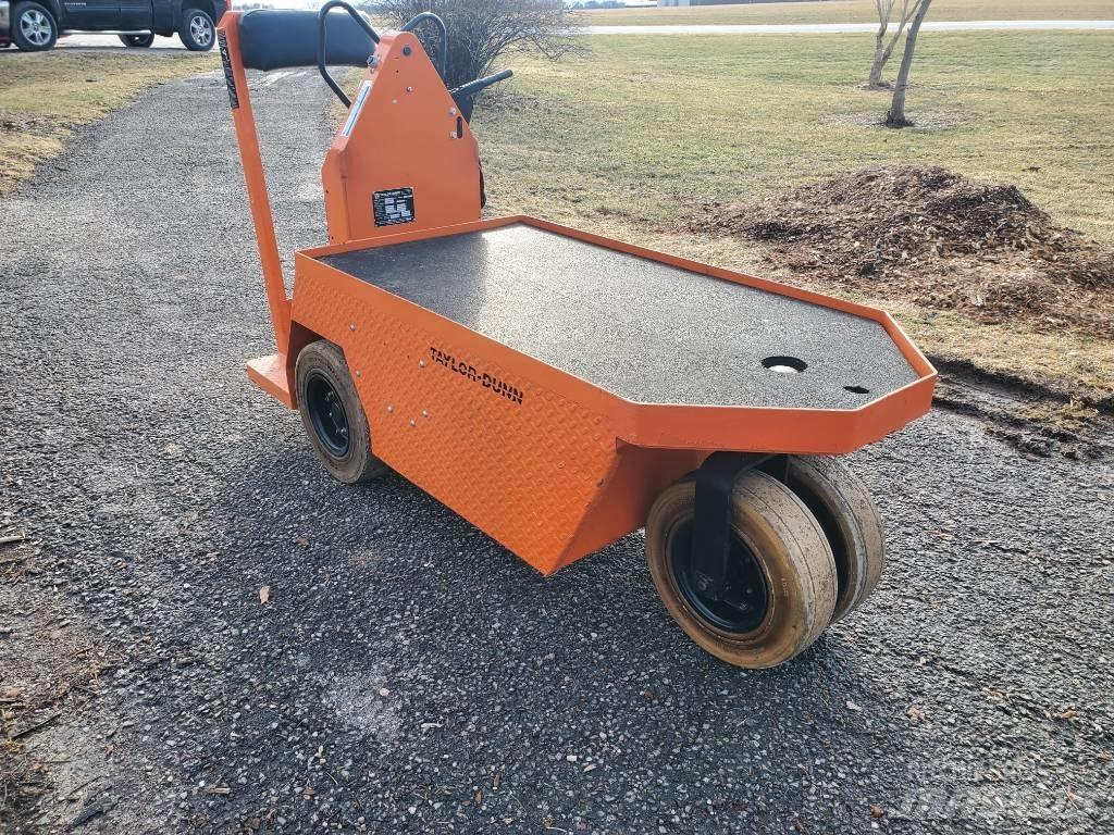 Taylor-Dunn SC100 Chariot remorqueur
