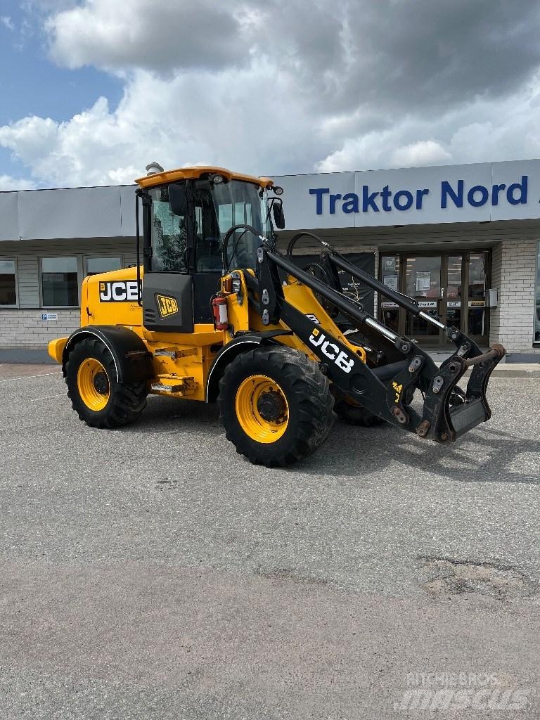 JCB 411 HT 6400 Tim Chargeuse sur pneus