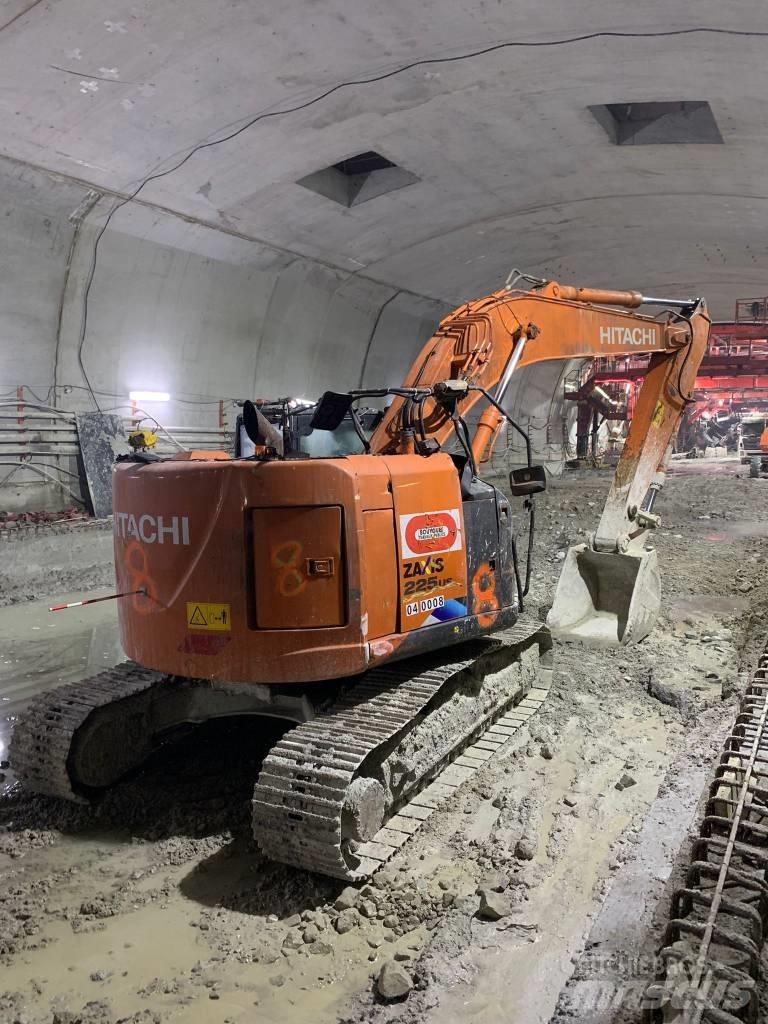 Hitachi ZX225US-5A Construction - Autres