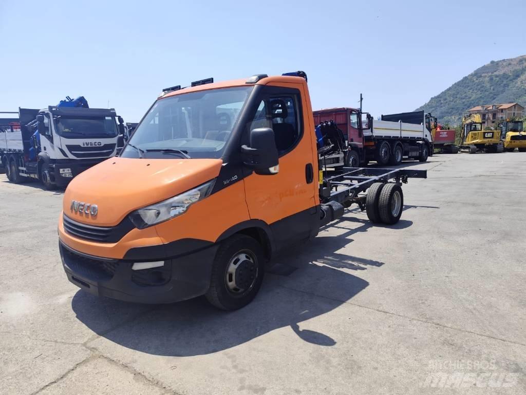 Iveco Daily 35-140 Camion plateau ridelle avec grue