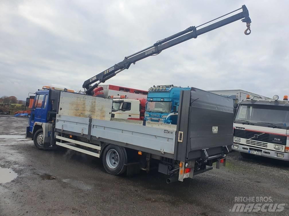 Volvo FL 612 Camion plateau ridelle avec grue