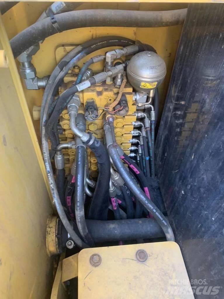 CAT 305.5e2 Pelle sur chenilles