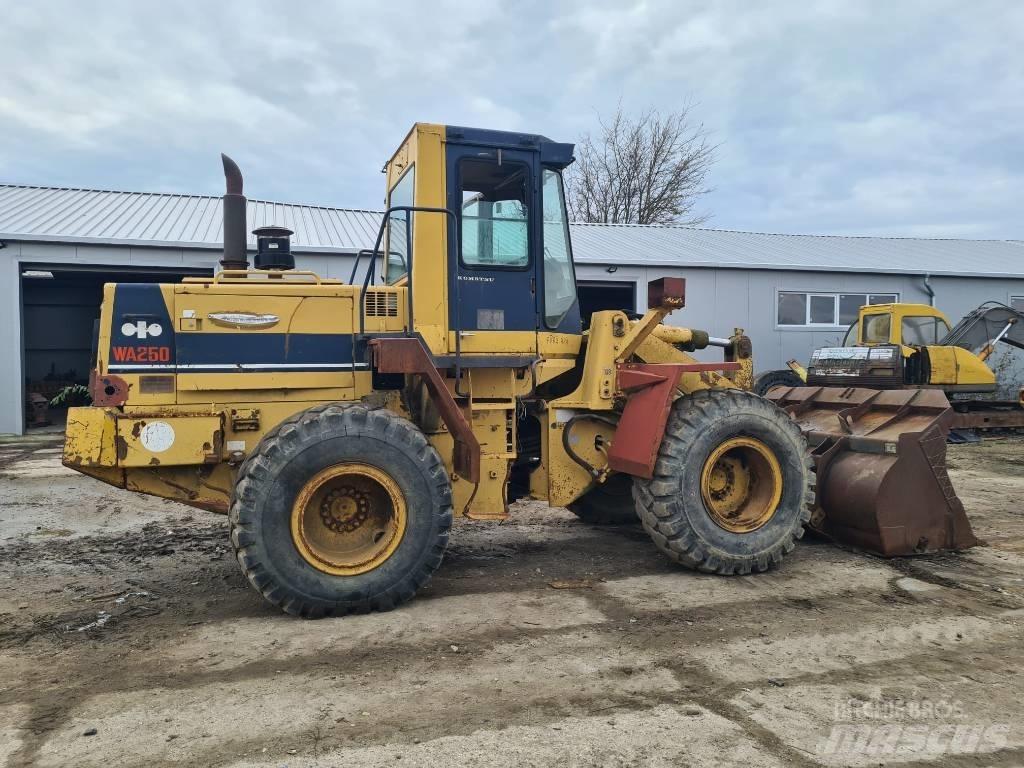 Komatsu WA 250 Chargeuse sur pneus