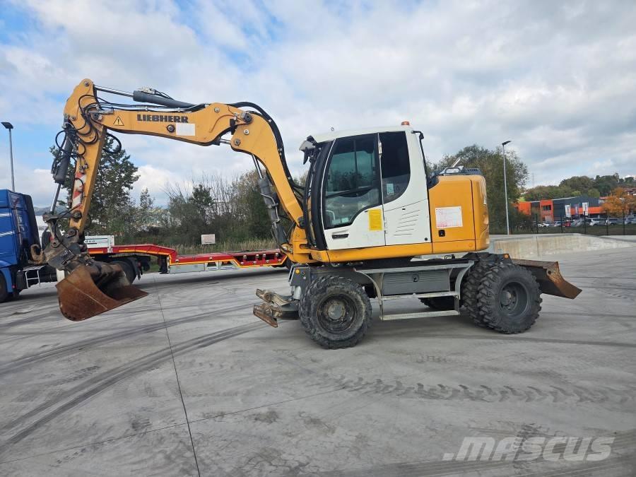 Liebherr 912 COMPACT Pelle sur pneus