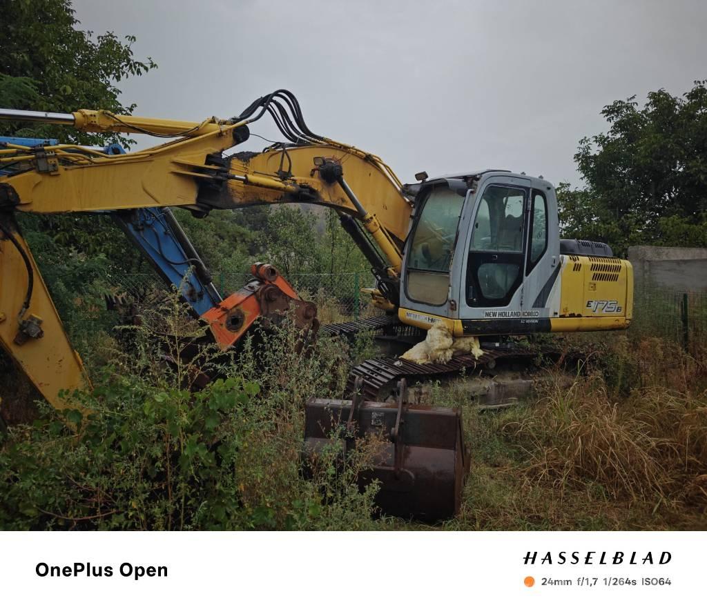 New Holland E 175 B Bras et Godet