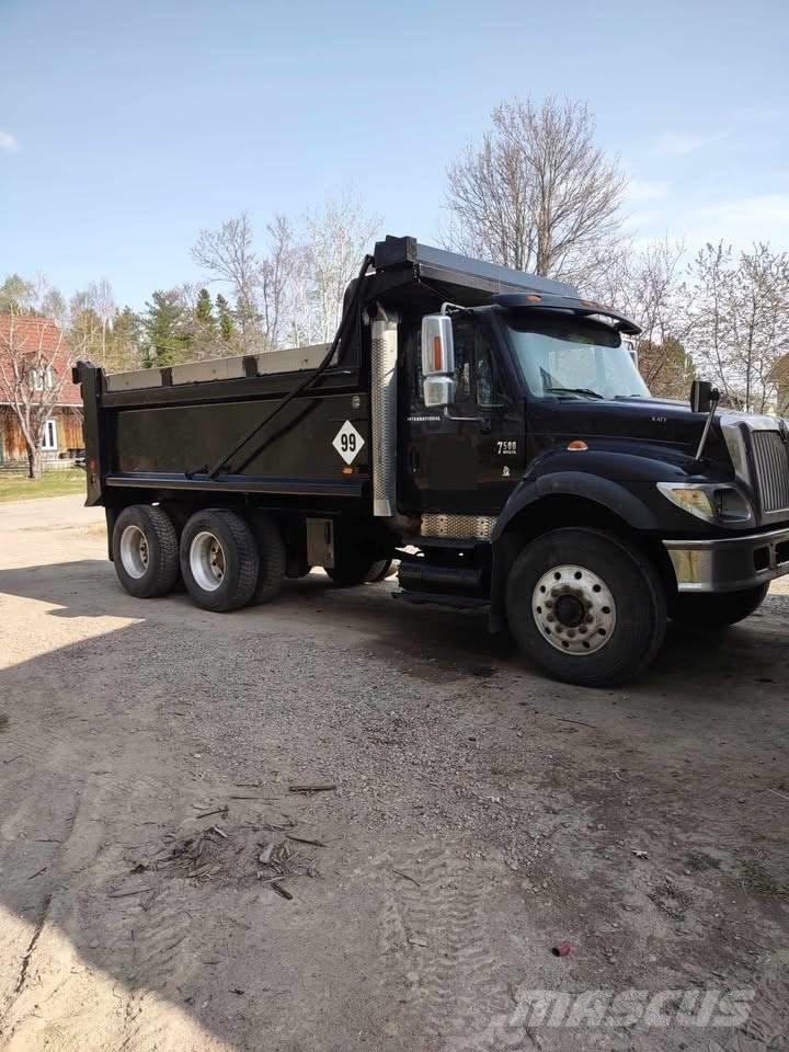International 7500 Camion benne