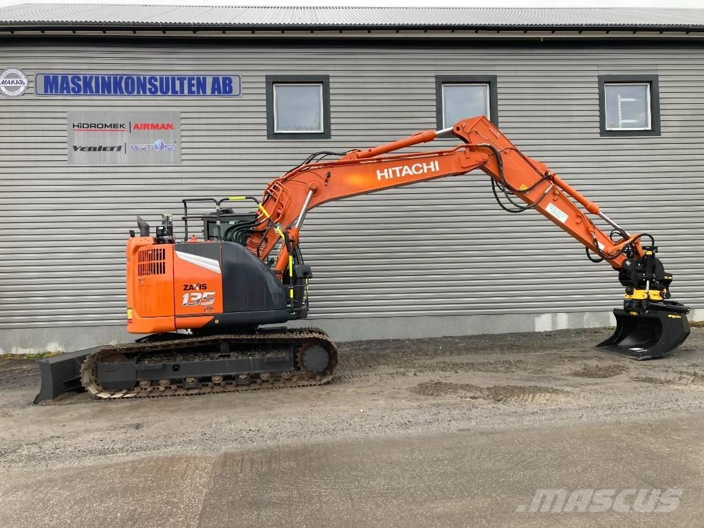 Hitachi ZX 135 US-7 Pelle sur chenilles