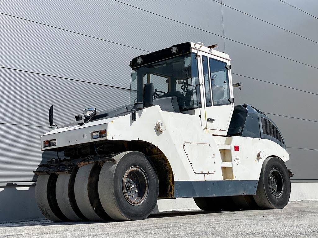 Bomag BW 24 RH Rouleaux à pneumatiques