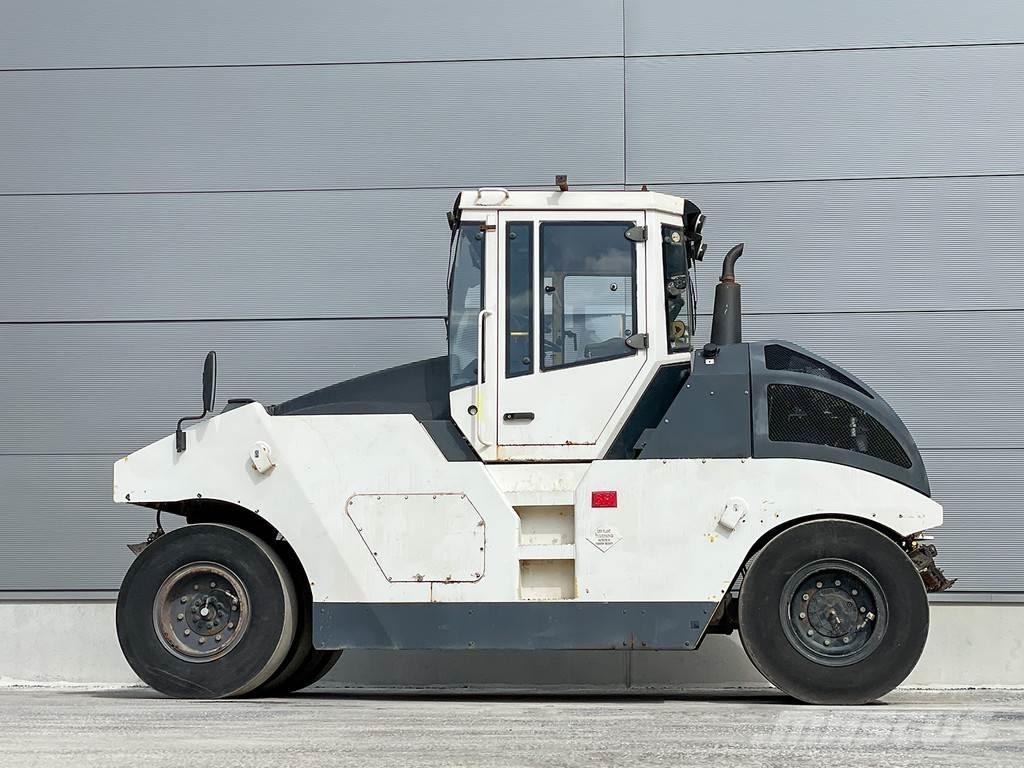 Bomag BW 24 RH Rouleaux à pneumatiques