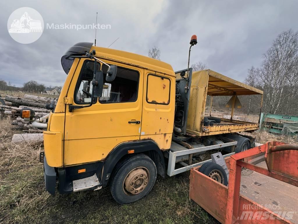 Mercedes-Benz 1117 L Camion ampliroll