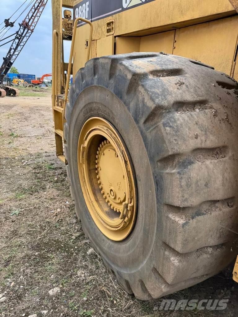 CAT 988F Chargeuse sur pneus