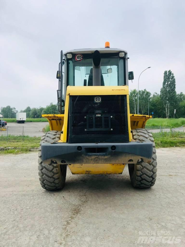 New Holland W 110 B Chargeuse sur pneus