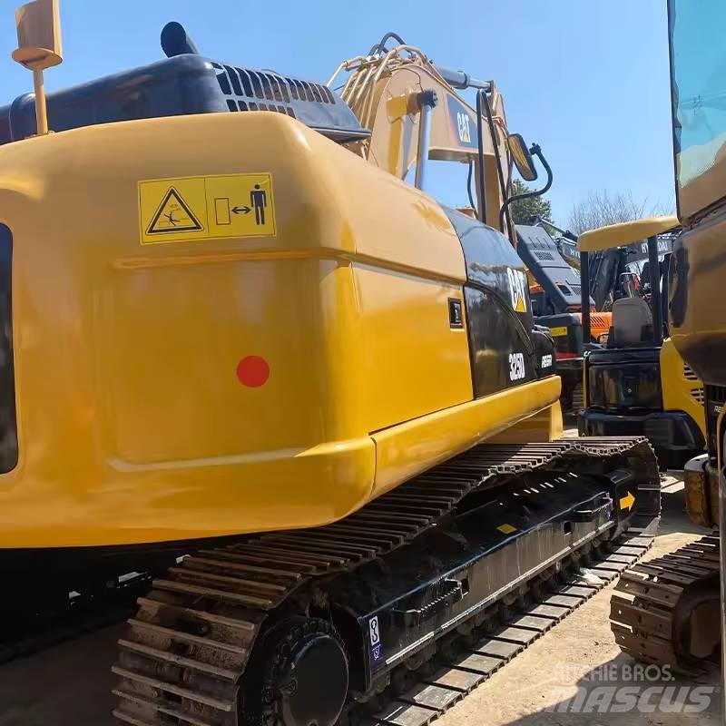 CAT 325 D Pelle sur chenilles