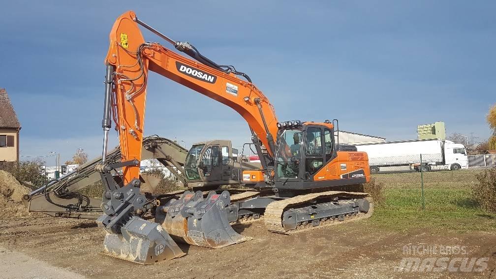 Doosan DX 225 Pelle sur chenilles