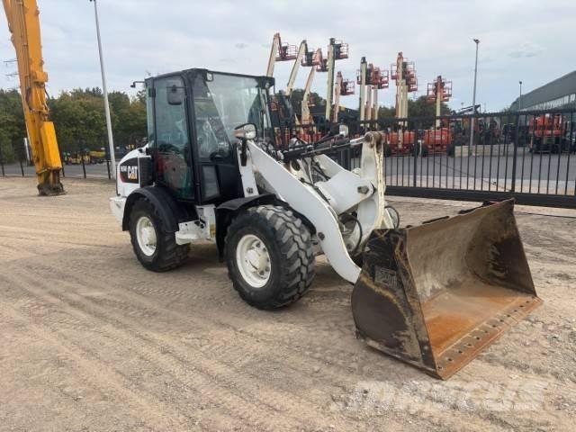 CAT 906 Chargeuse sur pneus