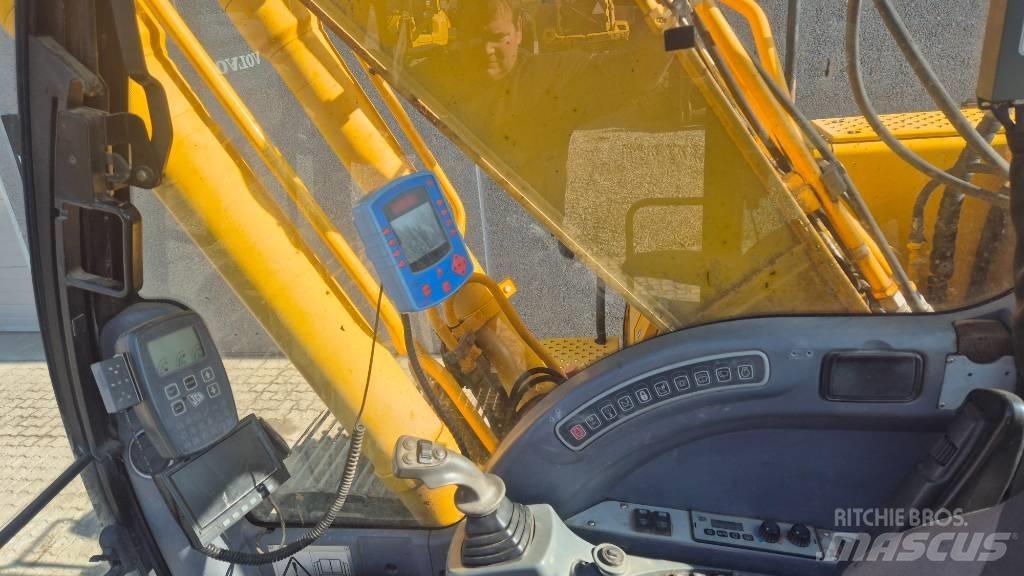 JCB JS 220 LC Pelle sur chenilles