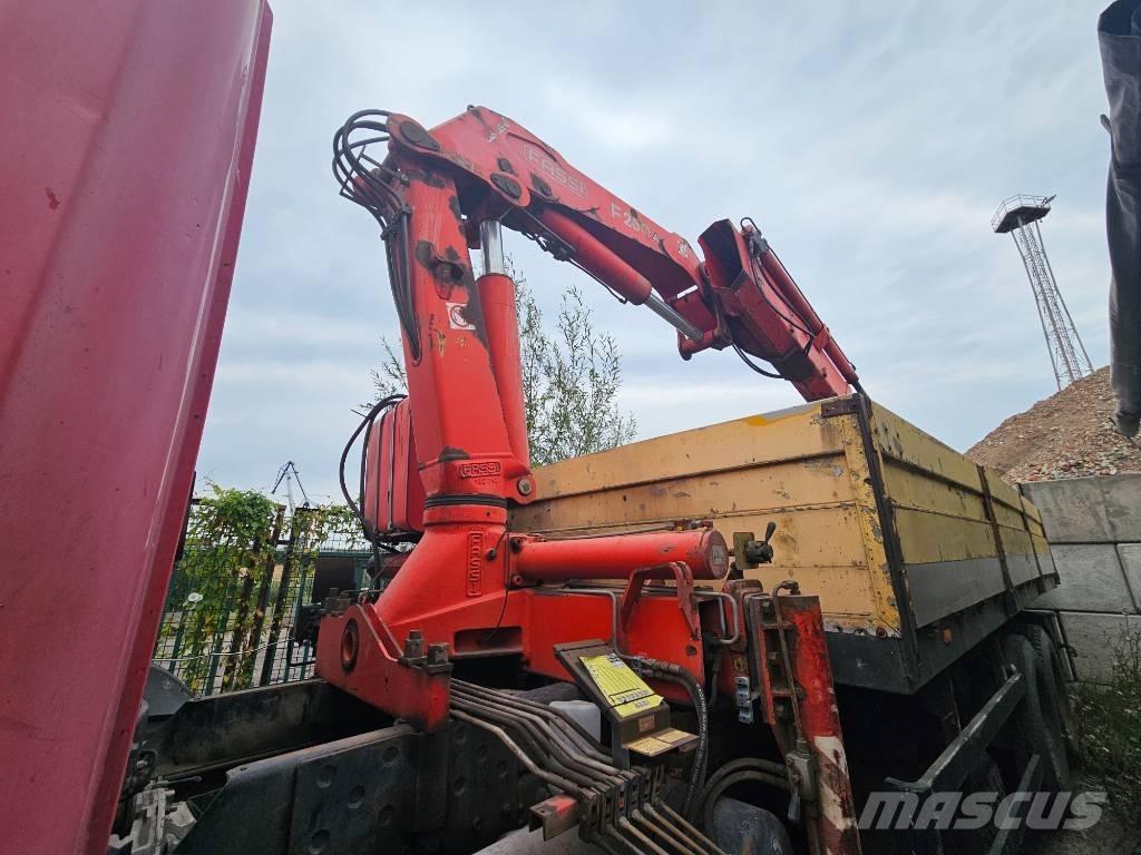Scania P 94 FASSI Camion Fourgon