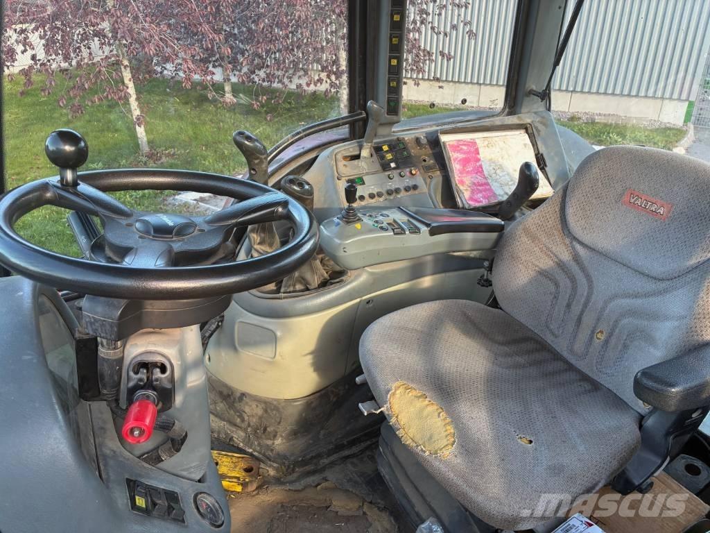 Valtra Traktor T 140 Tracteur