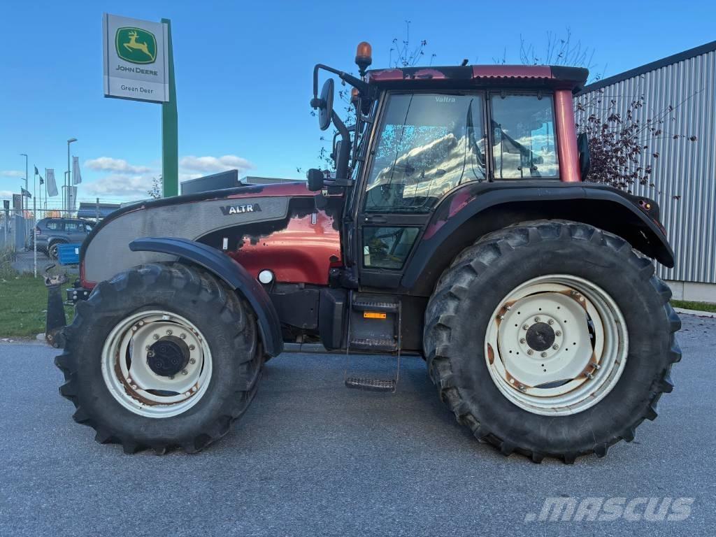 Valtra Traktor T 140 Tracteur