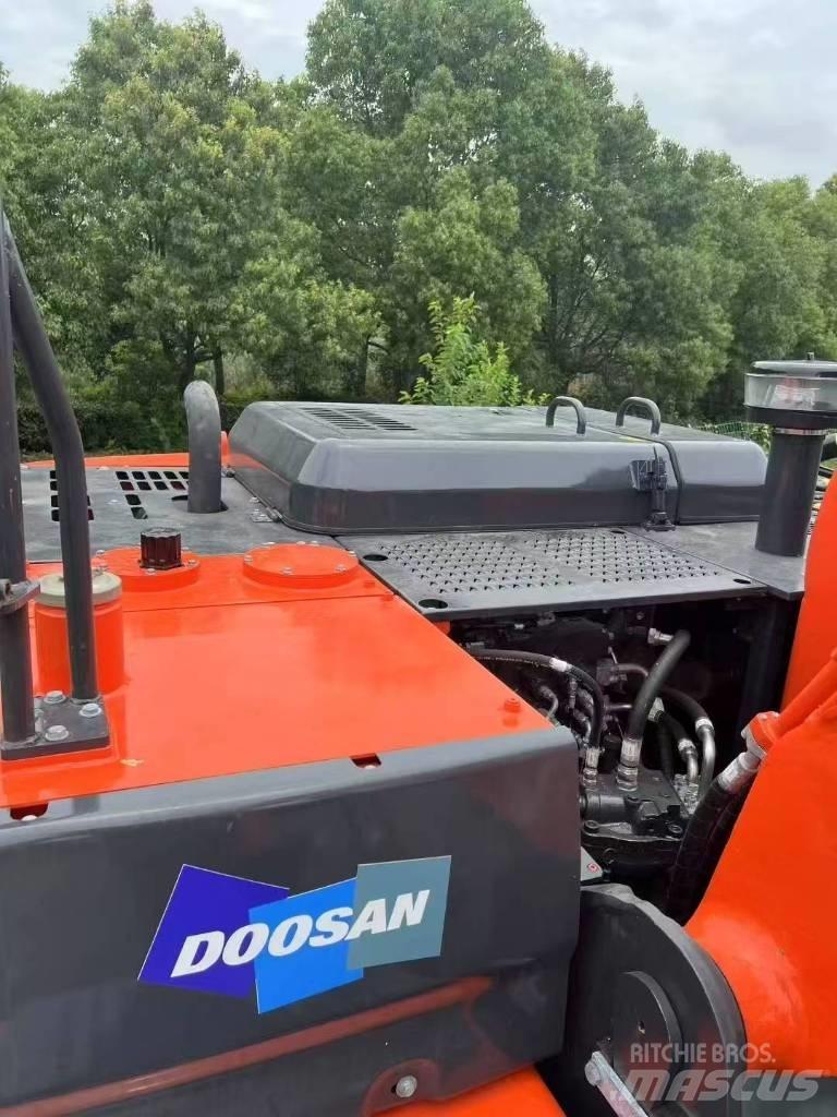 Doosan DX 225LC-9C Pelle sur chenilles
