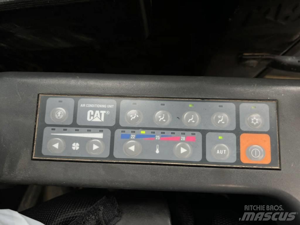 CAT 321D LCR Pelle sur chenilles