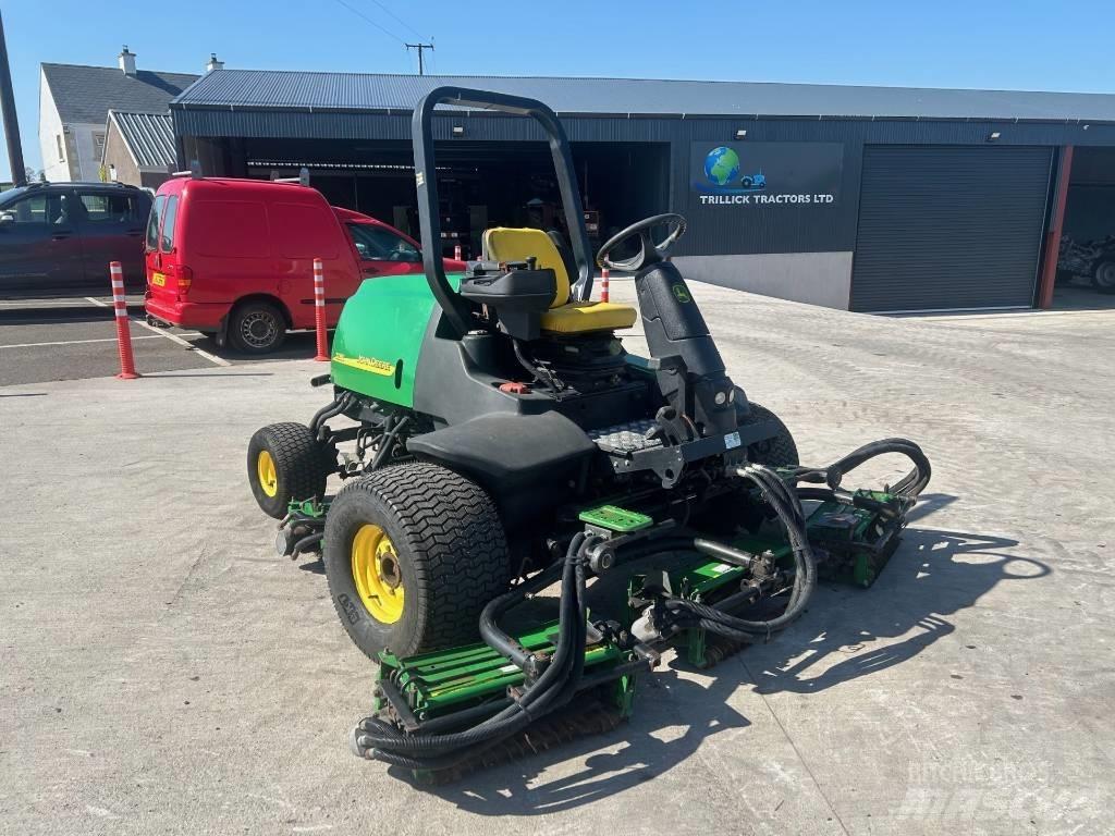 John Deere 3235C Tondeuses pour fairway