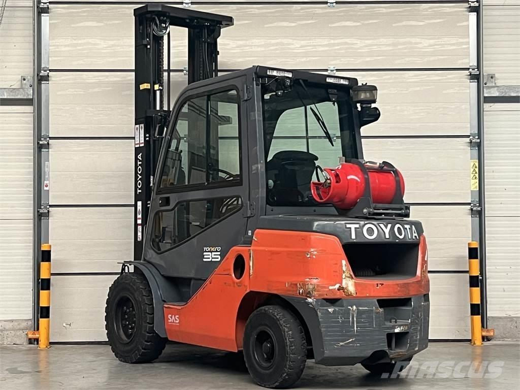 Toyota 8FGJF35 Chariots GPL