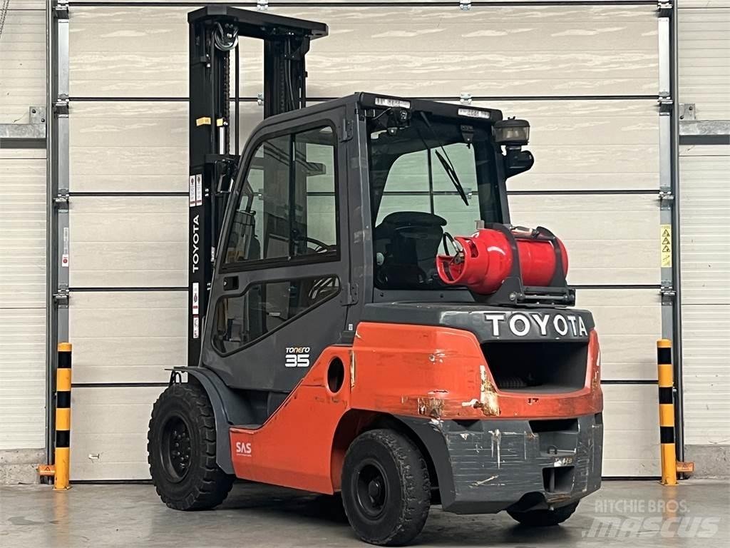 Toyota 8FGJF35 Chariots GPL