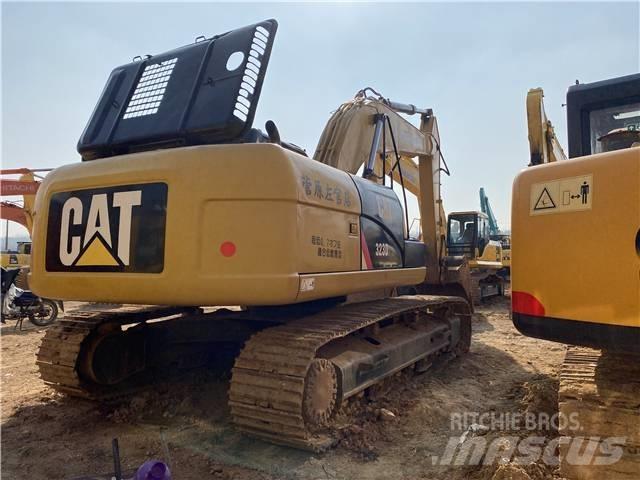 CAT 323D Pelle sur chenilles