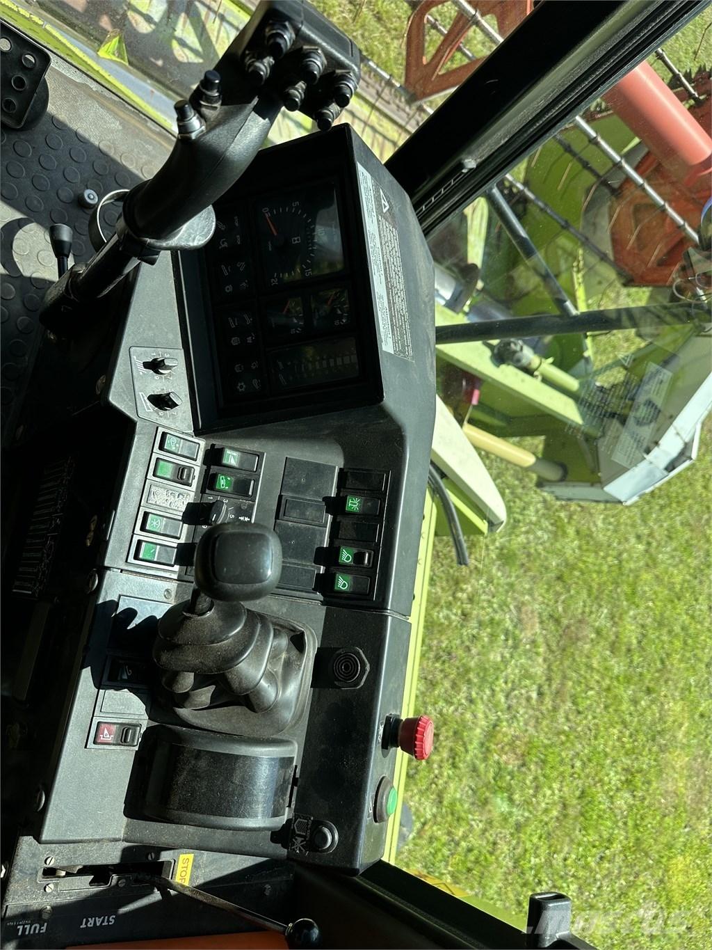 CLAAS Mega 208 Moissonneuse batteuse