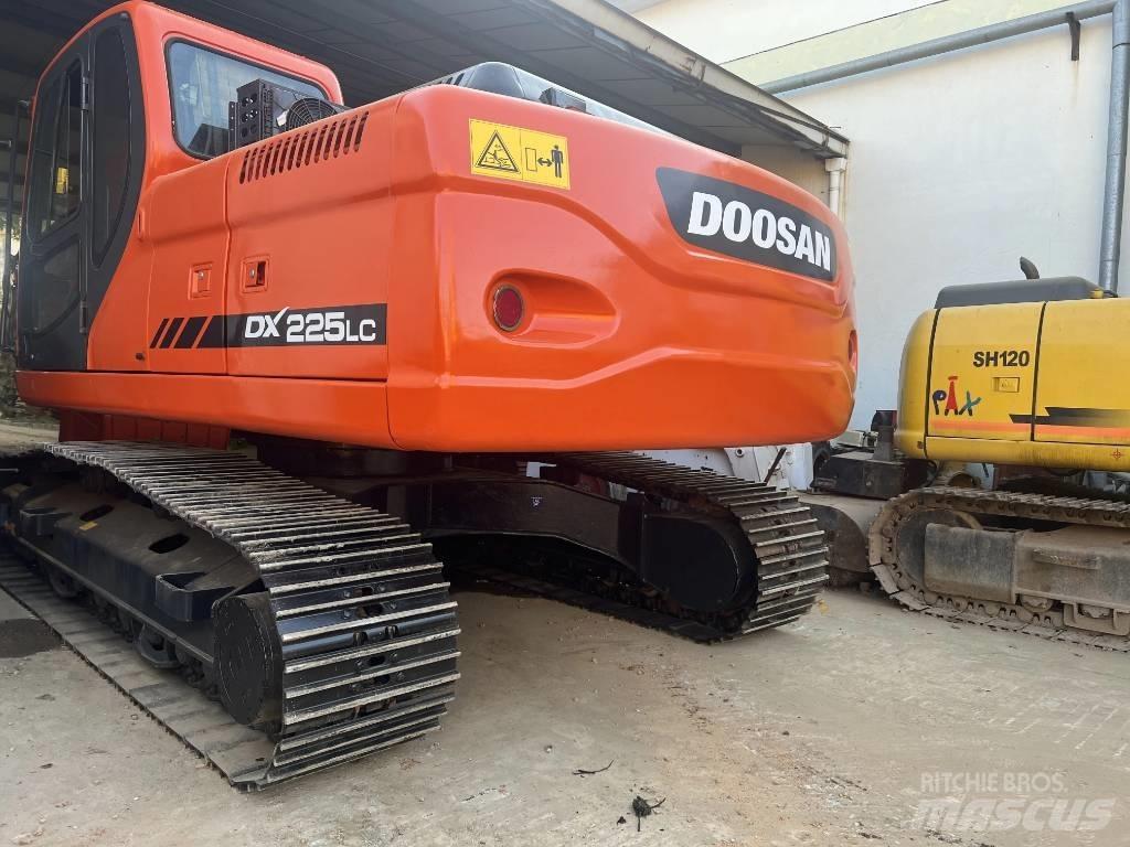 Doosan DX225LC Pelle sur chenilles
