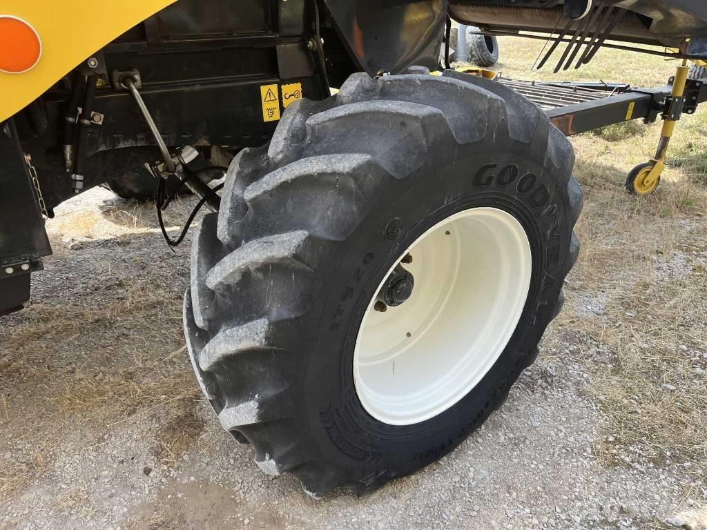 New Holland CSX 7080 Moissonneuse batteuse