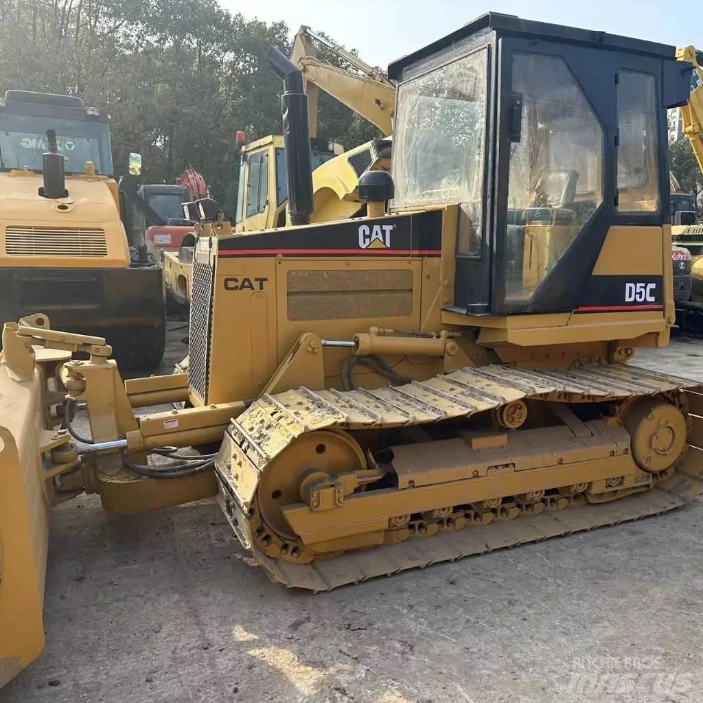 CAT D 5 C Bouteurs sur chenilles