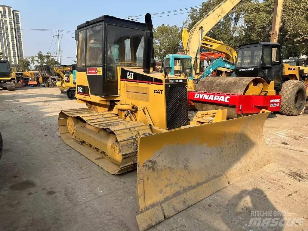 CAT D 5 C Bouteurs sur chenilles