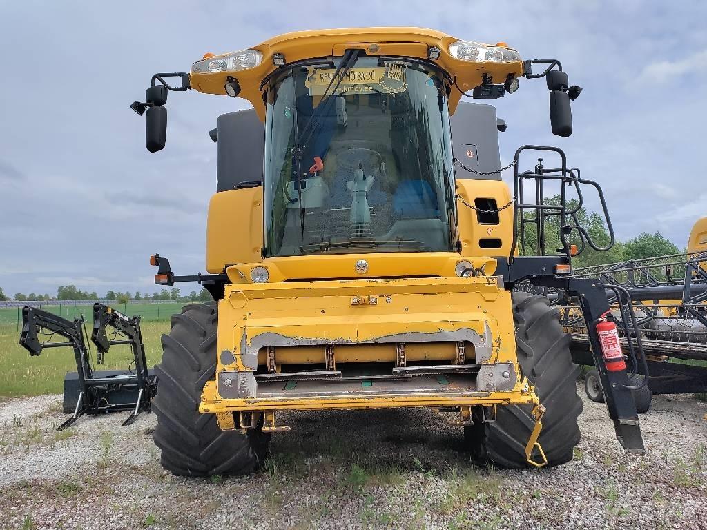 New Holland CX 8070 Moissonneuse batteuse