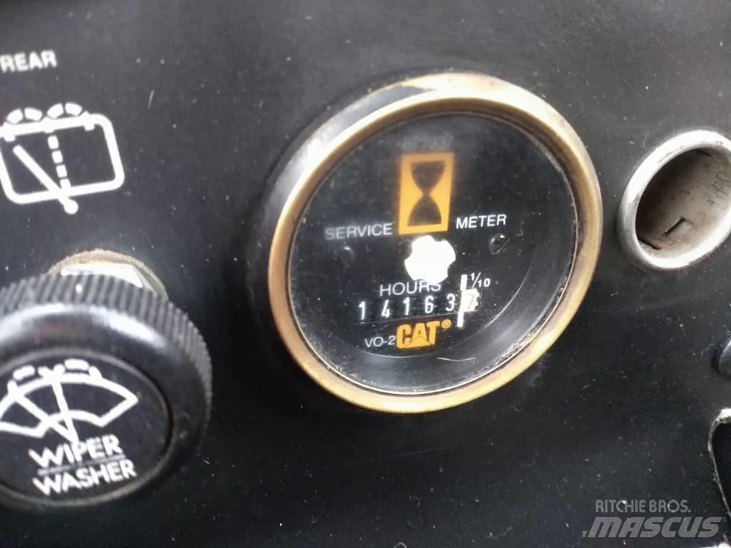 CAT 928F Chargeuse sur pneus