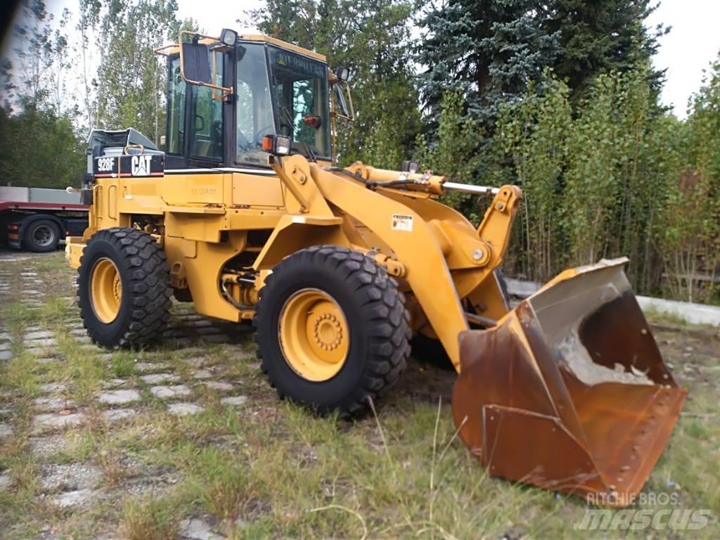 CAT 928F Chargeuse sur pneus