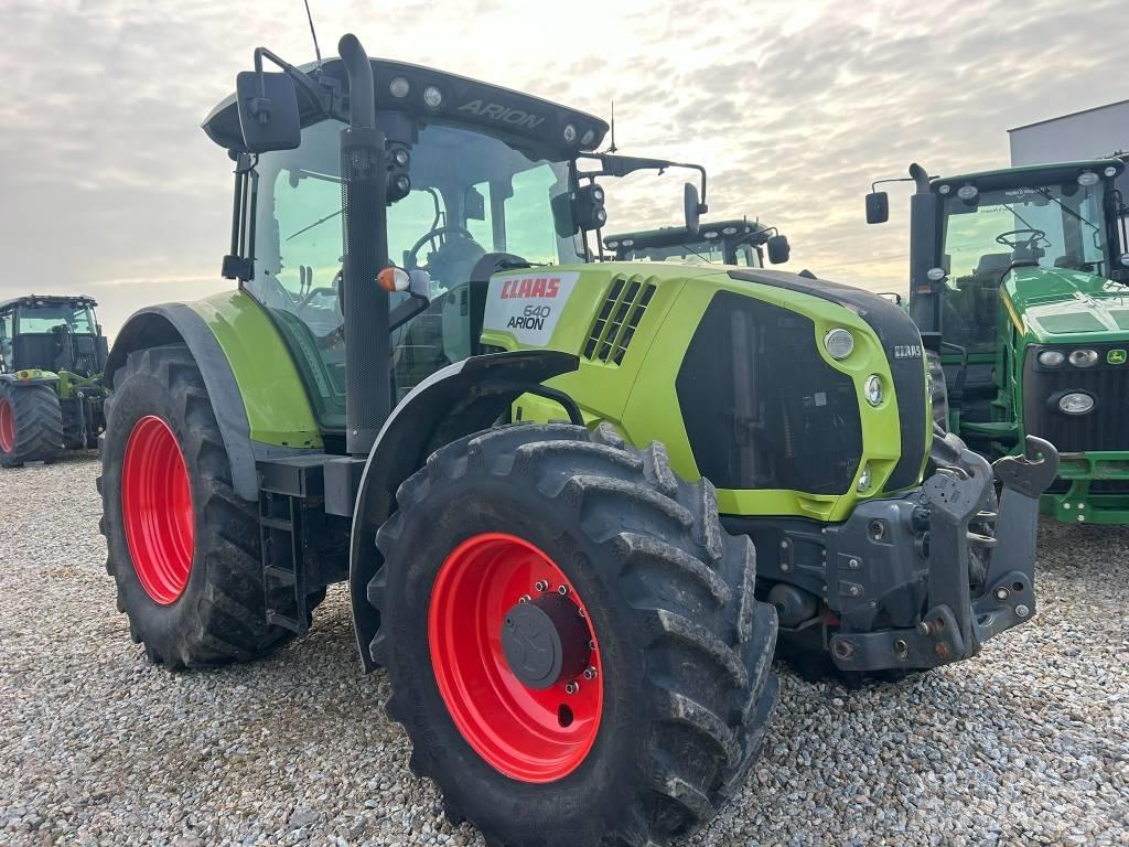 CLAAS Arion 640 Tracteur