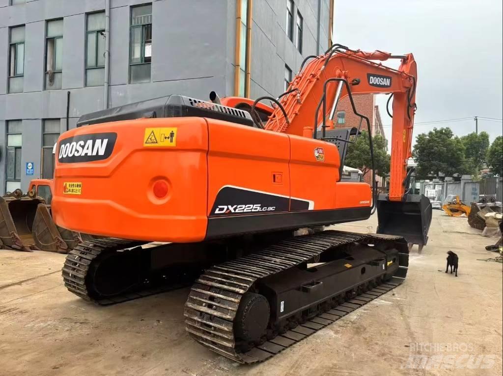 Doosan DX 225 LC Pelle sur chenilles