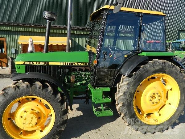 John Deere 2250 Tracteur