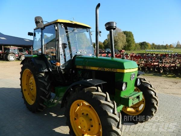 John Deere 2250 Tracteur