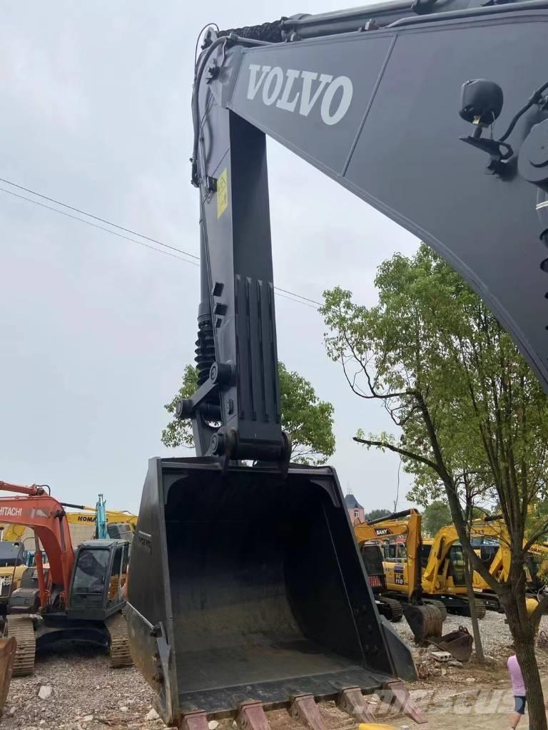Volvo EC210D Pelle sur chenilles