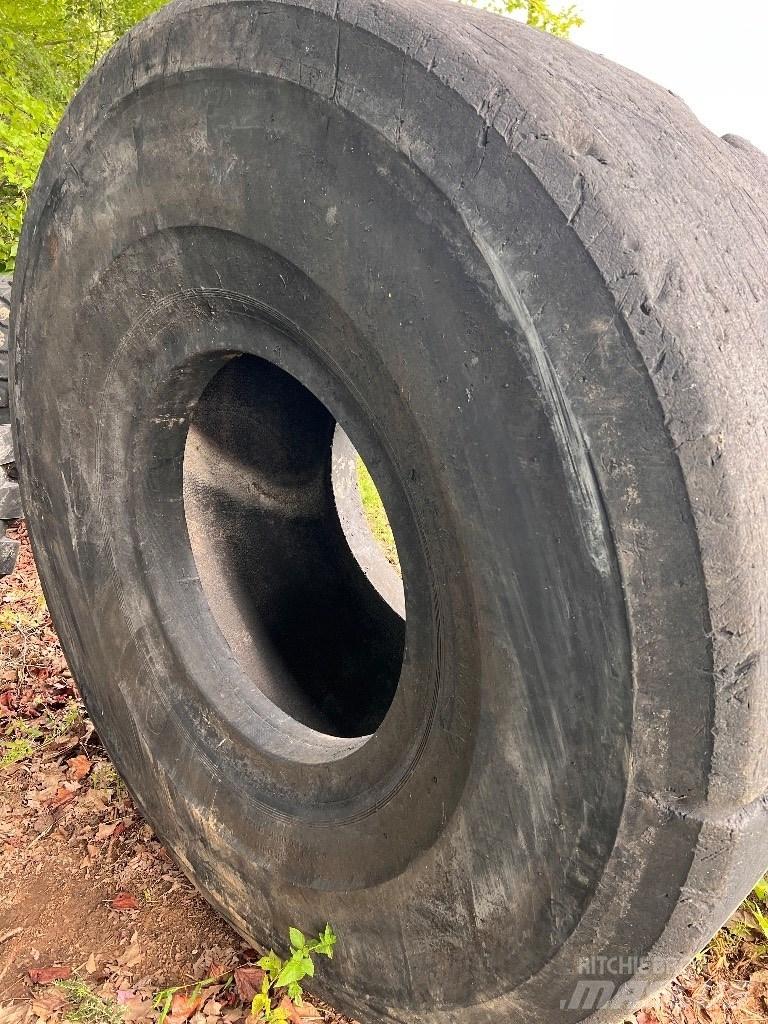 65/35X33 Firestone Pneus, roues et jantes