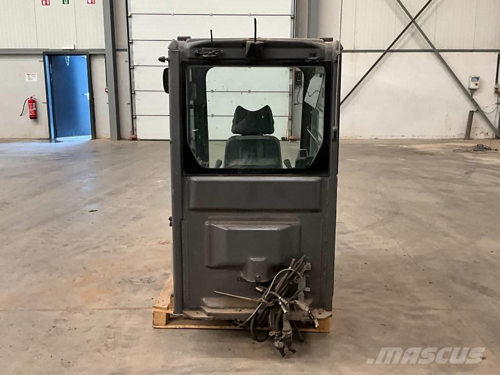 Hitachi ZX 210-3 Cabine