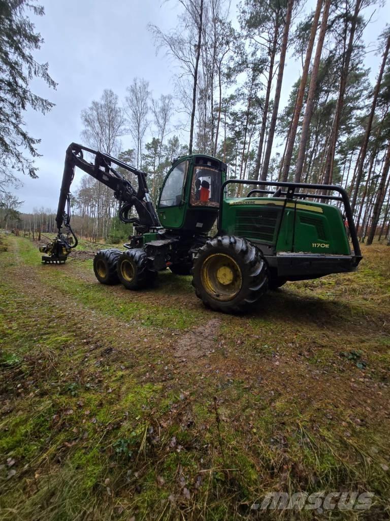 John Deere 1170 E Abatteuse