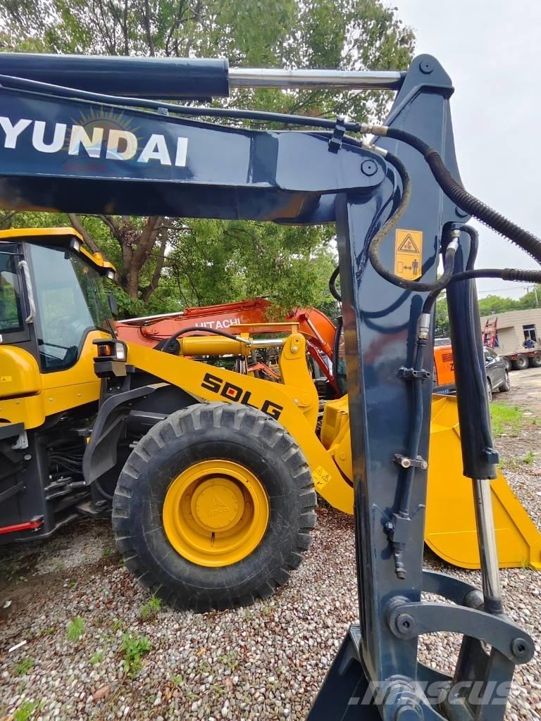 Hyundai R60W Pelle sur pneus