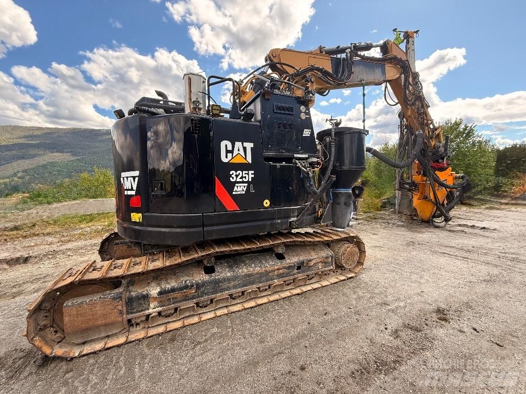 CAT 325 FL CR Pelle spéciale