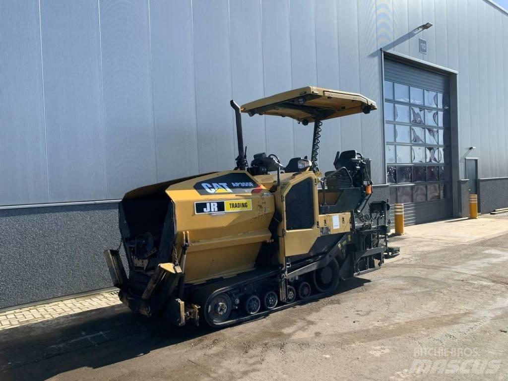 CAT AP355F Finisseur