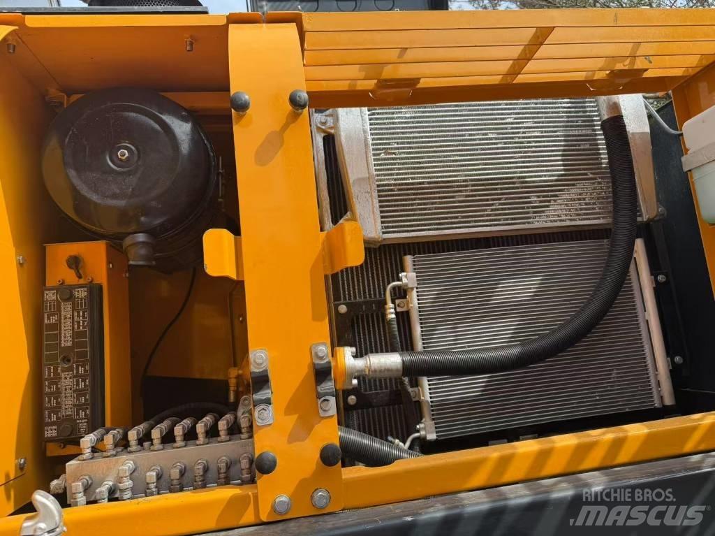 Hyundai 305 Pelle sur chenilles